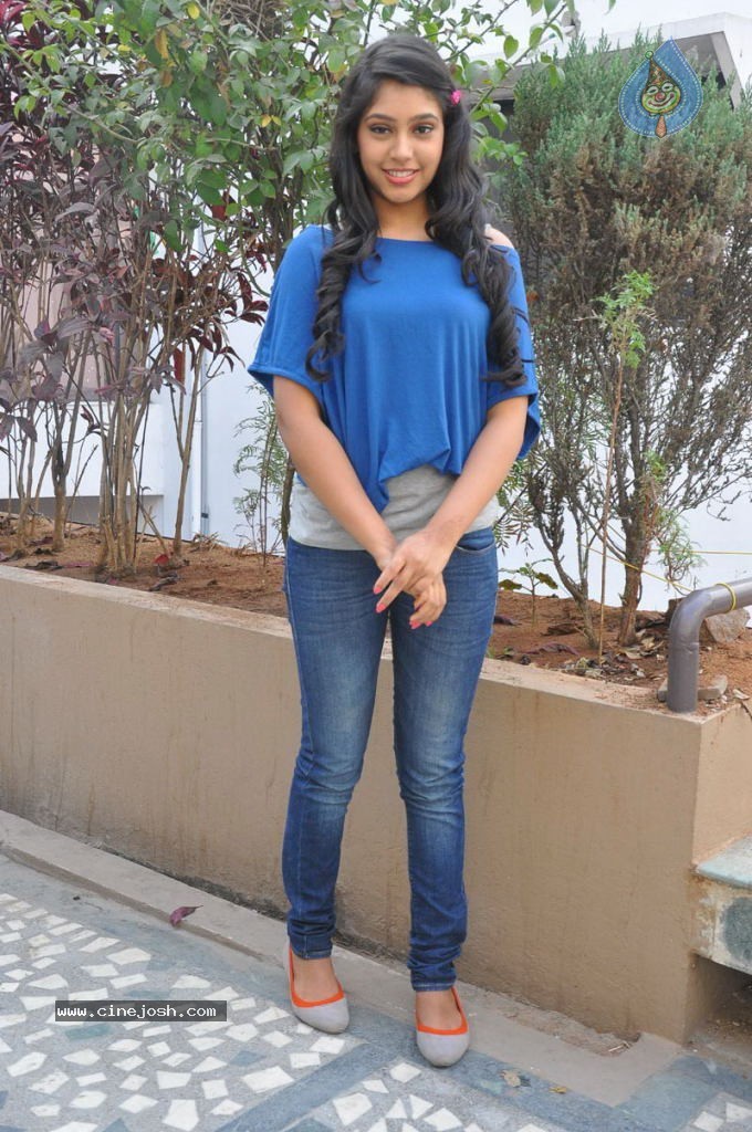 Neethi Taylor New Stills - 59 / 63 photos