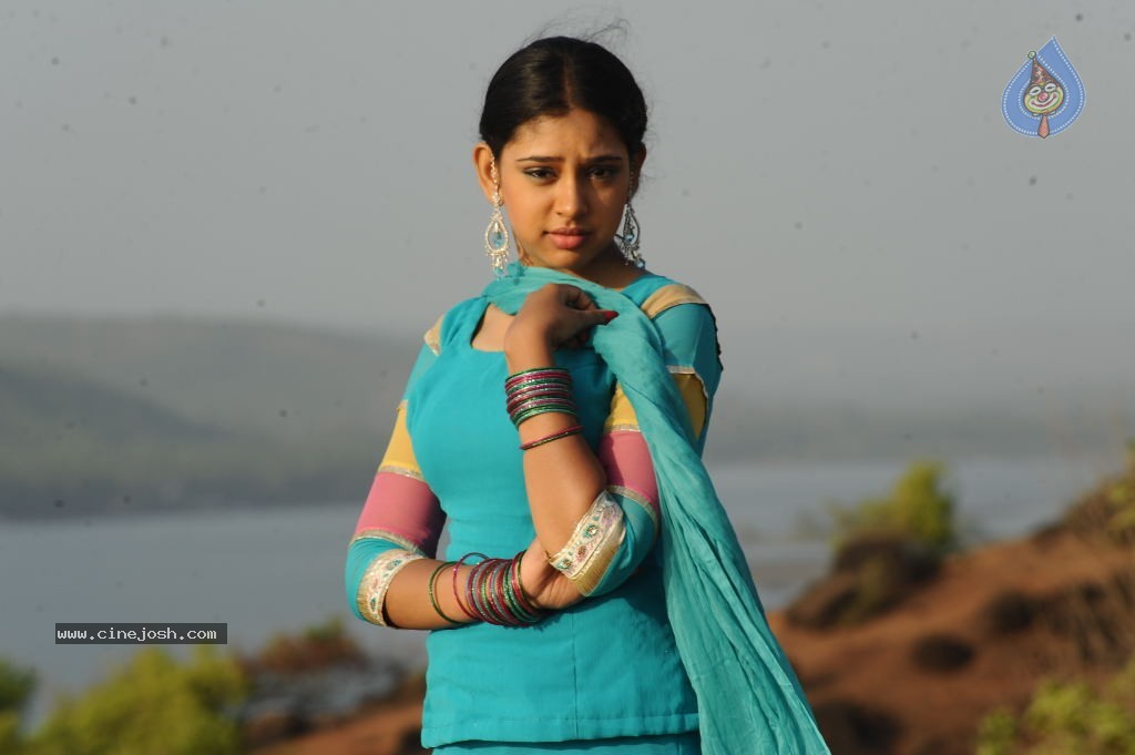 Neethi Taylor New Stills - 17 / 55 photos