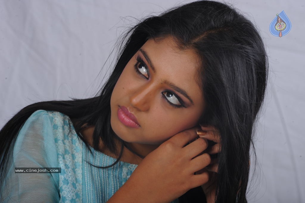 Neethi Taylor New Stills - 31 / 55 photos