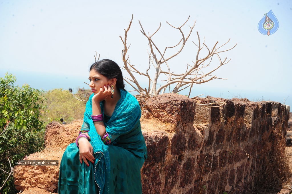 Neethi Taylor New Stills - 34 / 55 photos