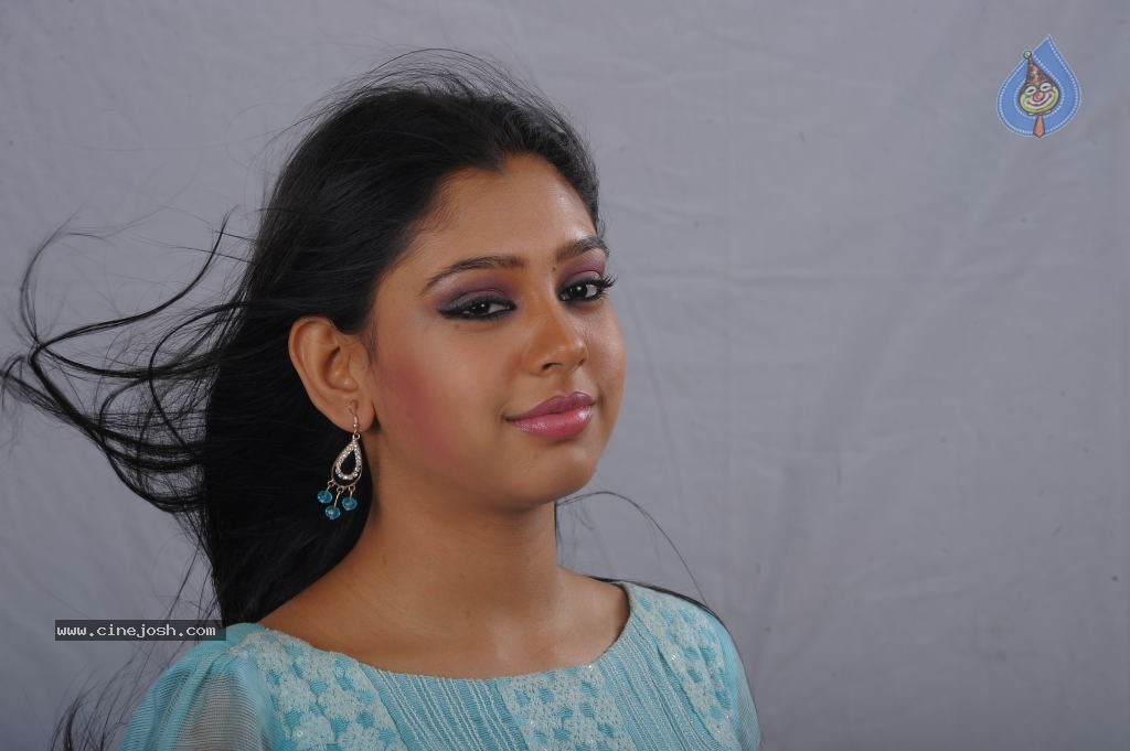 Neethi Taylor New Stills - 37 / 55 photos