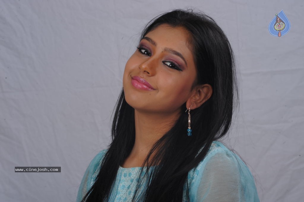 Neethi Taylor New Stills - 40 / 55 photos