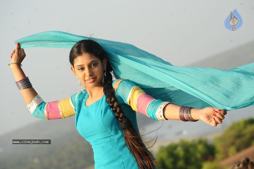 Neethi Taylor New Stills - 41 / 55 photos