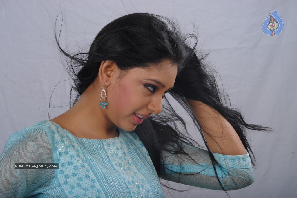 Neethi Taylor New Stills - 50 / 55 photos