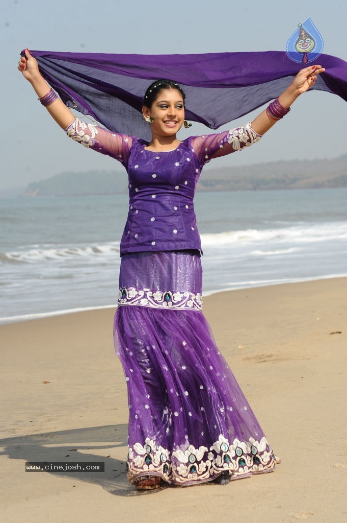 Neethi Taylor New Stills - 22 / 47 photos