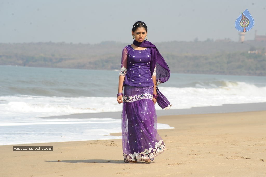 Neethi Taylor New Stills - 24 / 47 photos