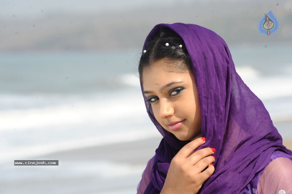 Neethi Taylor New Stills - 31 / 47 photos