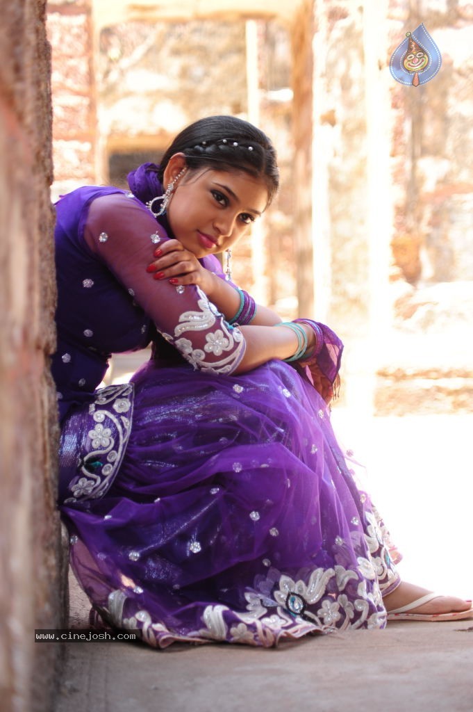 Neethi Taylor New Stills - 33 / 47 photos