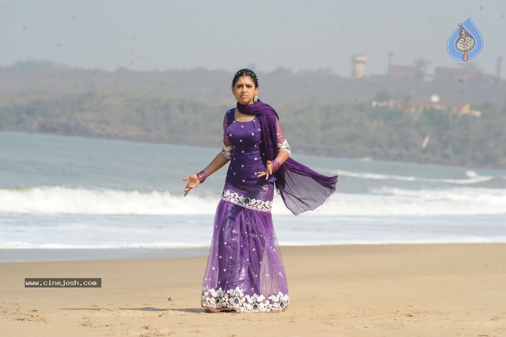 Neethi Taylor New Stills - 35 / 47 photos