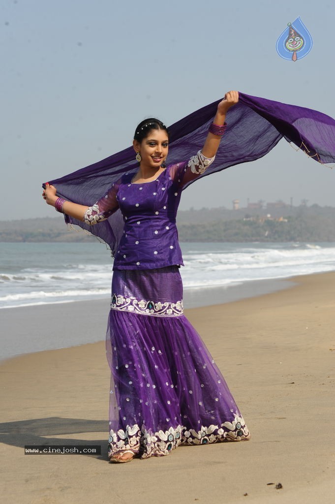 Neethi Taylor New Stills - 38 / 47 photos