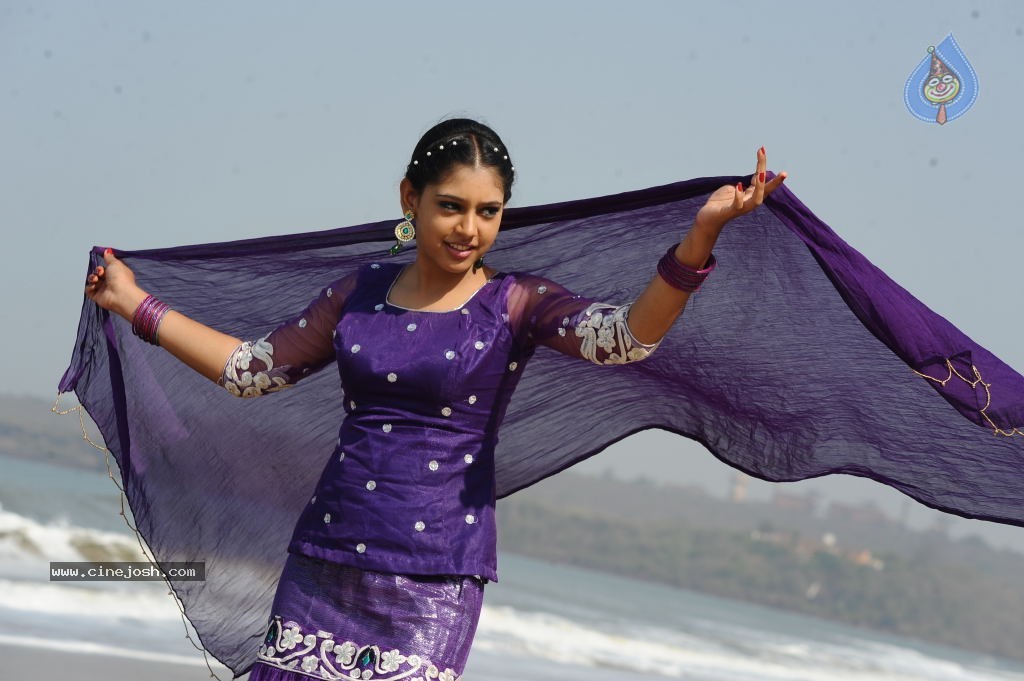 Neethi Taylor New Stills - 41 / 47 photos