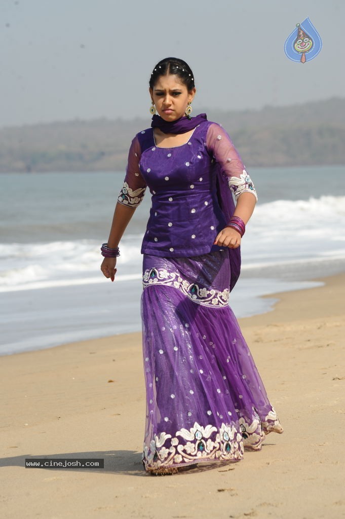 Neethi Taylor New Stills - 43 / 47 photos