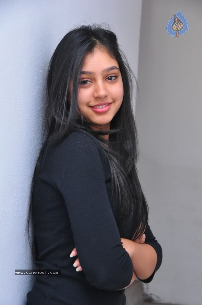 Neethi Taylor Stills - 1 / 25 photos