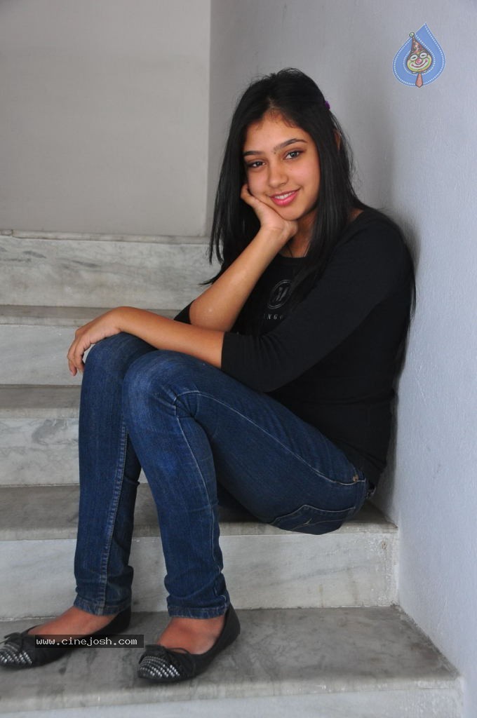 Neethi Taylor Stills - 5 / 25 photos