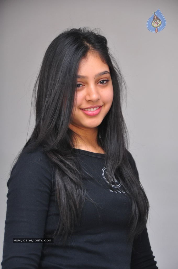 Neethi Taylor Stills - 13 / 25 photos