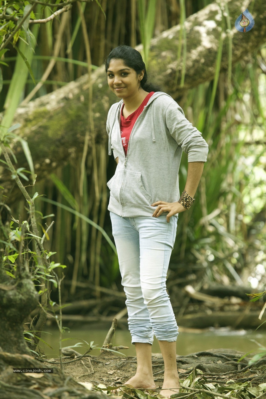 Neethu K Jose Photo Shoot - 16 / 40 photos