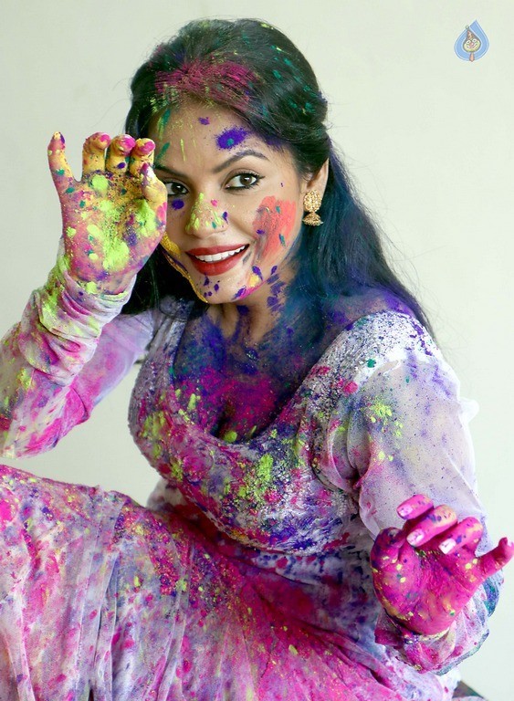 Neetu Chandra Dry Holi Photoshoot - 5 / 24 photos