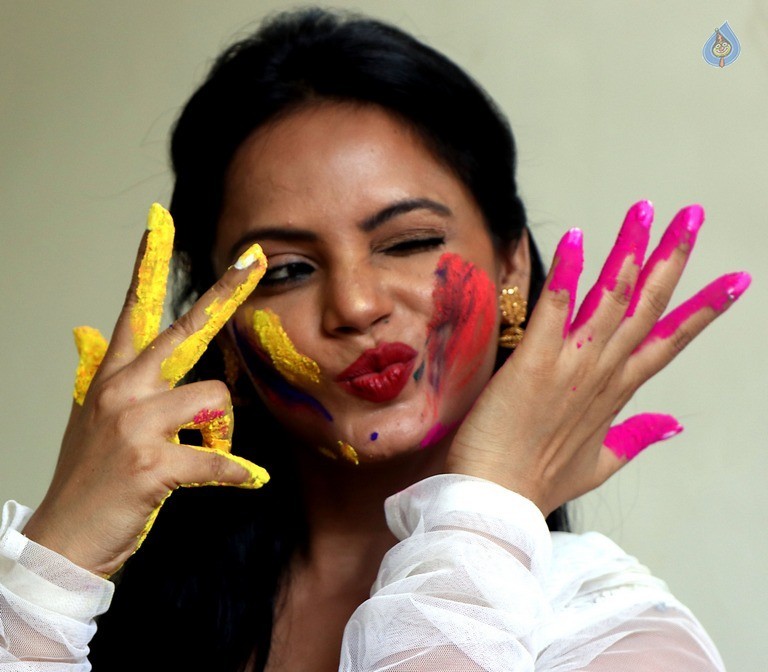 Neetu Chandra Dry Holi Photoshoot - 8 / 24 photos