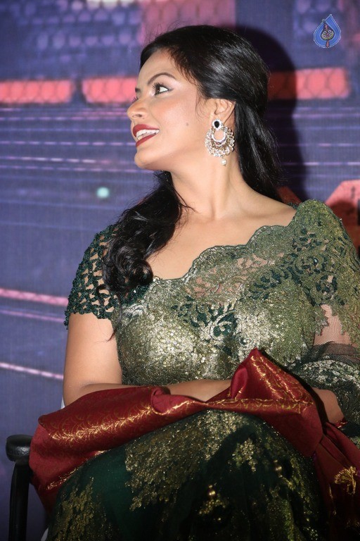 Neetu Chandra New Photos - 10 / 19 photos