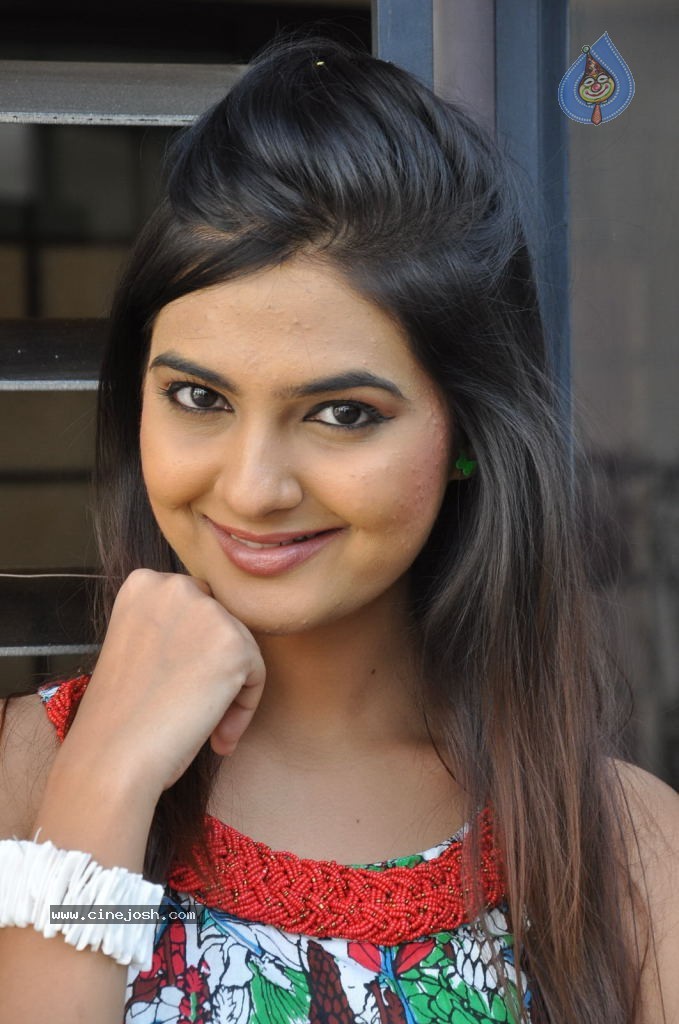 Neha Deshpande Latest Gallery - 4 / 101 photos