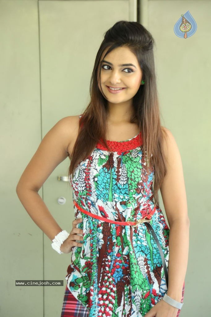 Neha Deshpande Latest Gallery - 9 / 101 photos