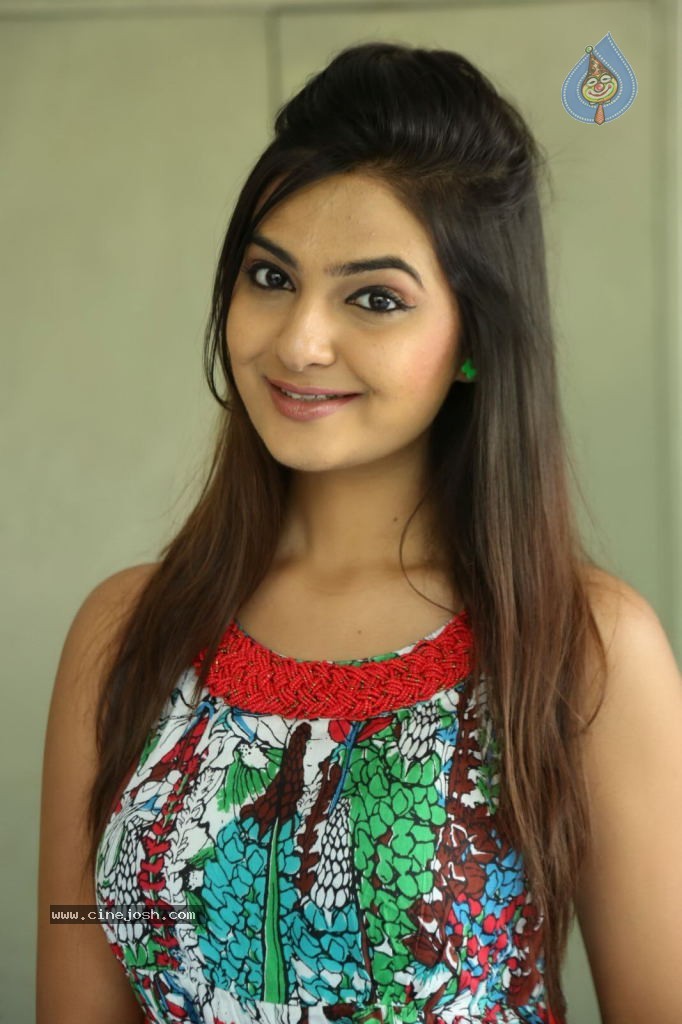 Neha Deshpande Latest Gallery - 15 / 101 photos
