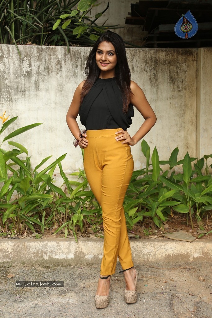 Neha Deshpande Latest Gallery - 45 / 90 photos