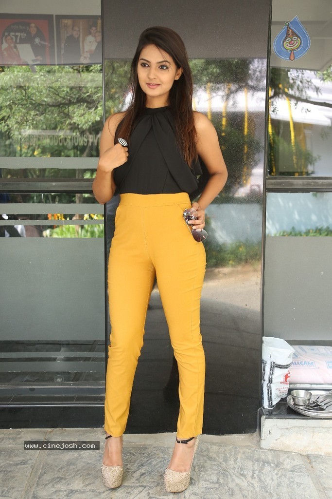Neha Deshpande Latest Gallery - 89 / 90 photos