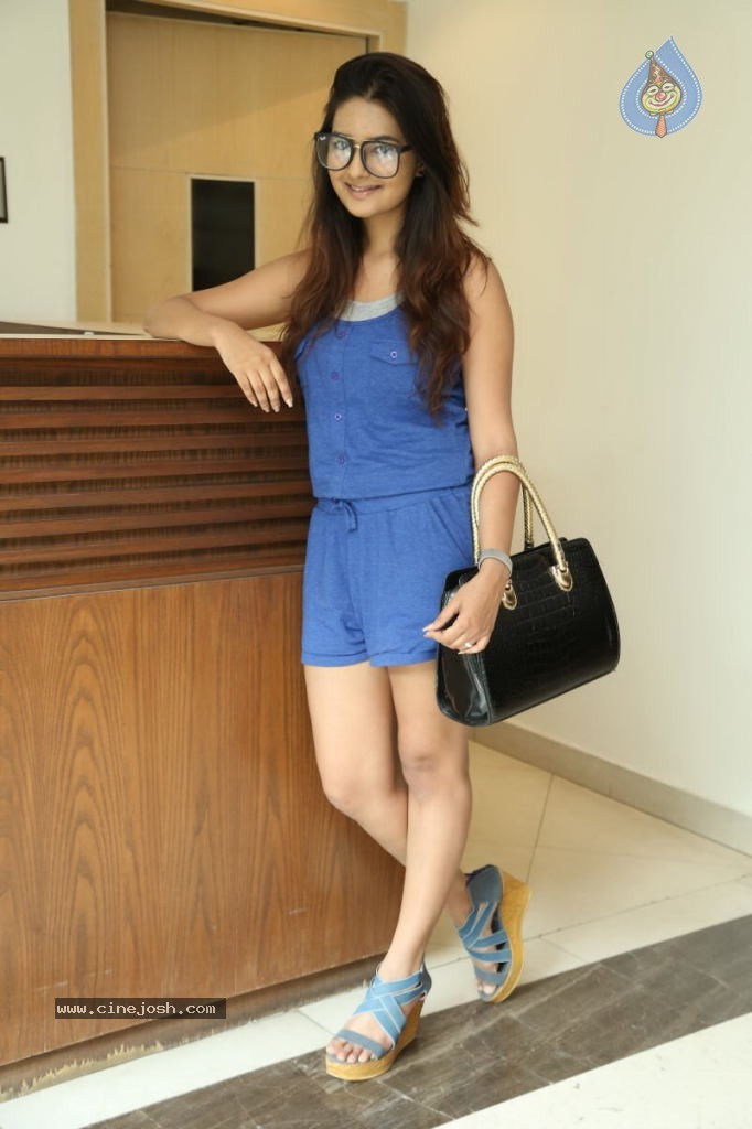 Neha Deshpande Latest Pics - 17 / 66 photos