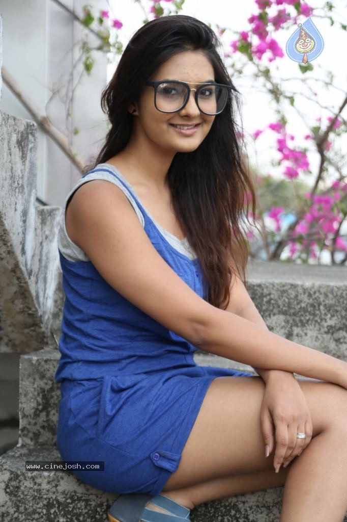 Neha Deshpande Latest Pics - 29 / 66 photos