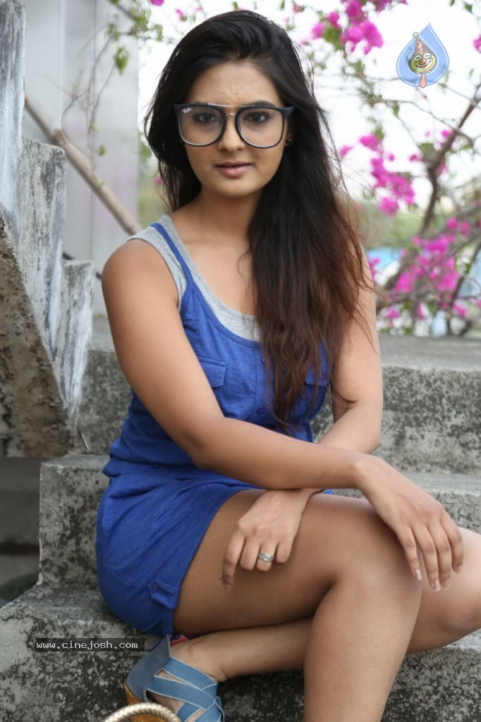 Neha Deshpande Latest Pics - 31 / 66 photos
