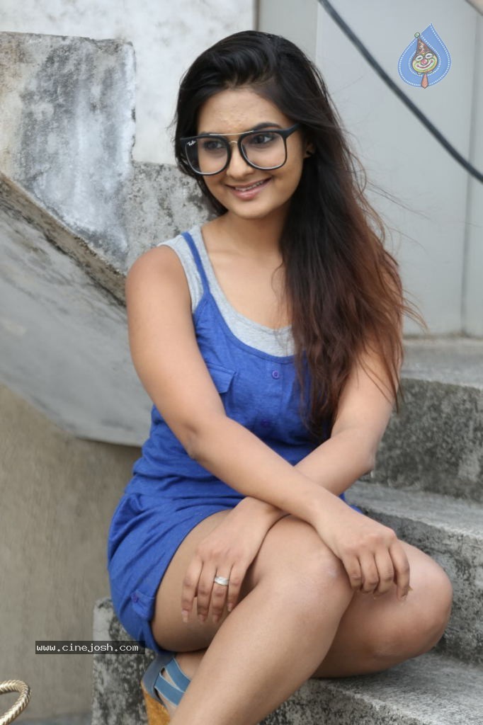 Neha Deshpande Latest Pics - 33 / 66 photos