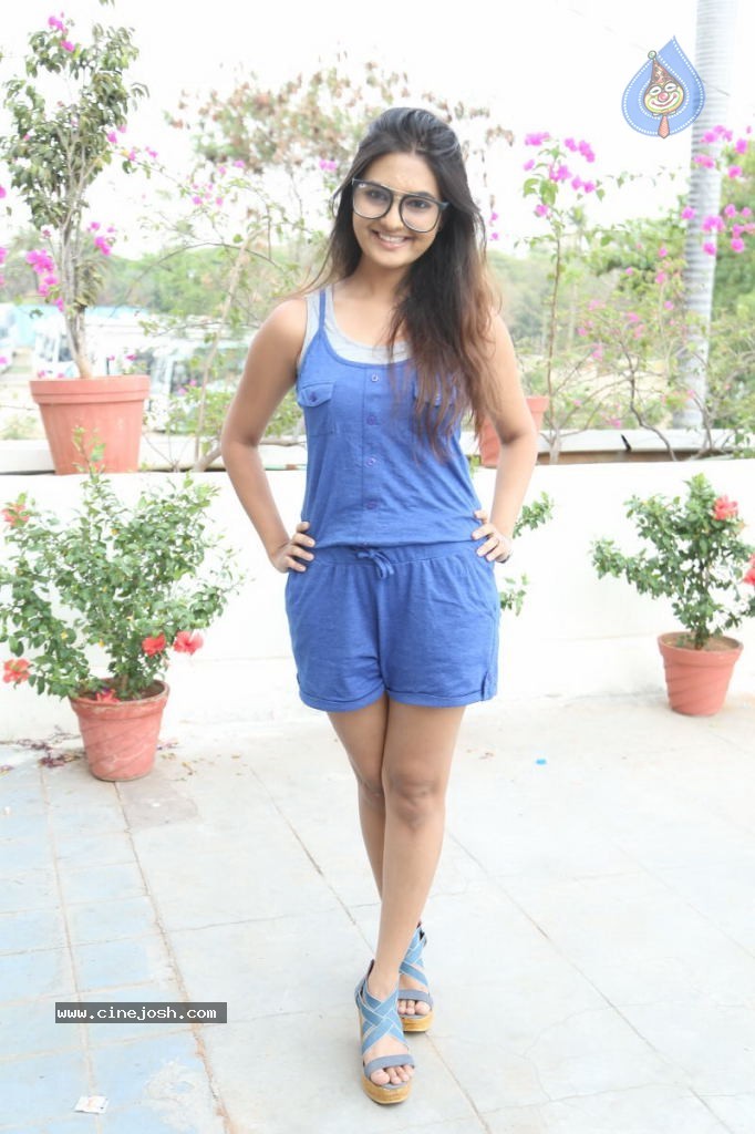 Neha Deshpande Latest Pics - 37 / 66 photos
