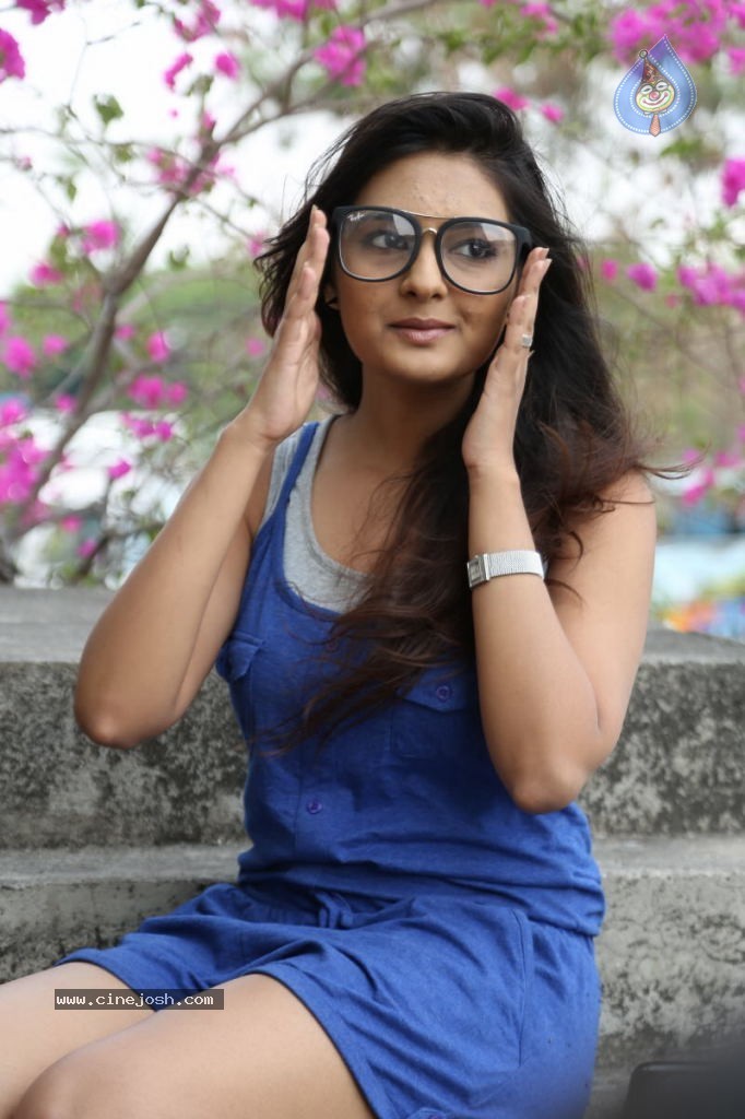 Neha Deshpande Latest Pics - 50 / 66 photos