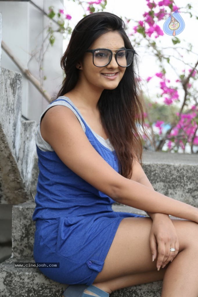 Neha Deshpande Latest Pics - 51 / 66 photos