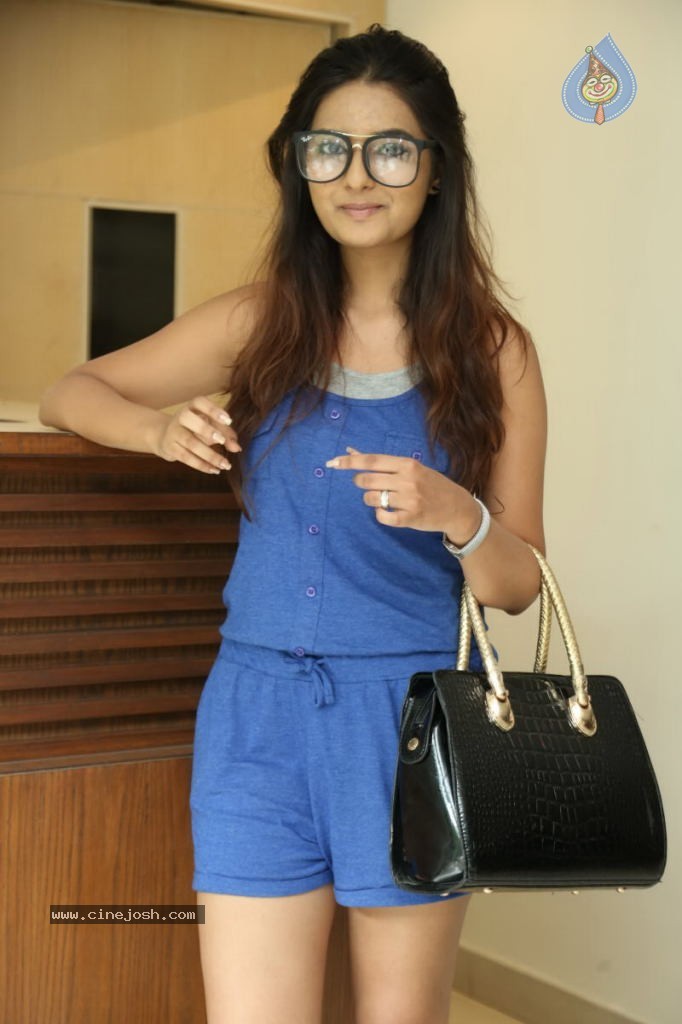 Neha Deshpande Latest Pics - 54 / 66 photos