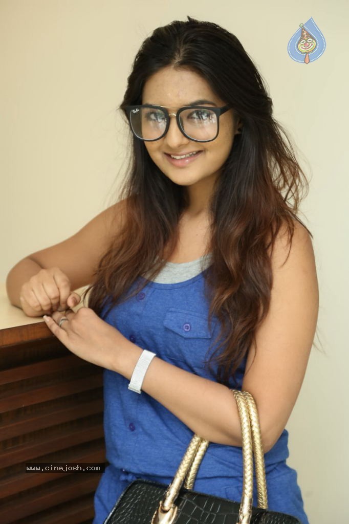 Neha Deshpande Latest Pics - 64 / 66 photos