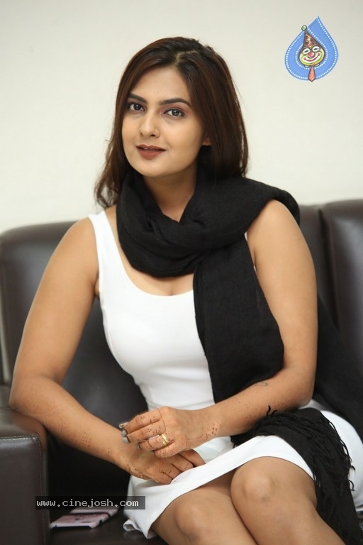 Neha Deshpande Latest Stills - 29 / 30 photos