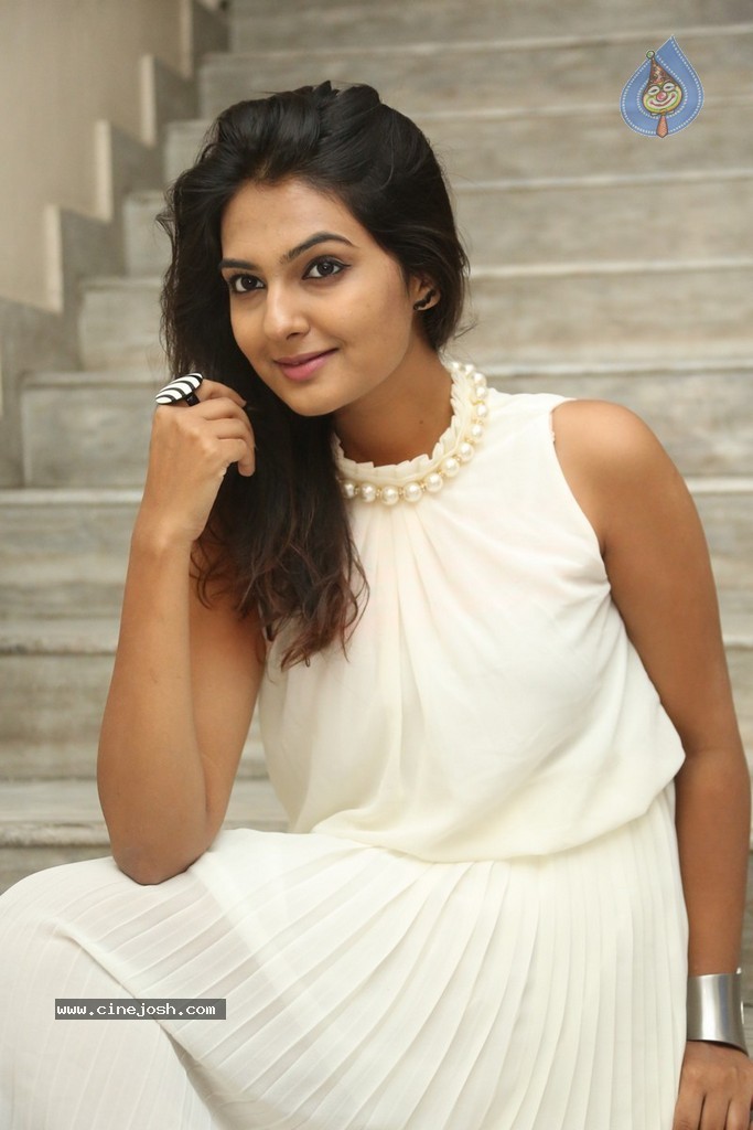 Neha Deshpande New Stills - 101 / 125 photos
