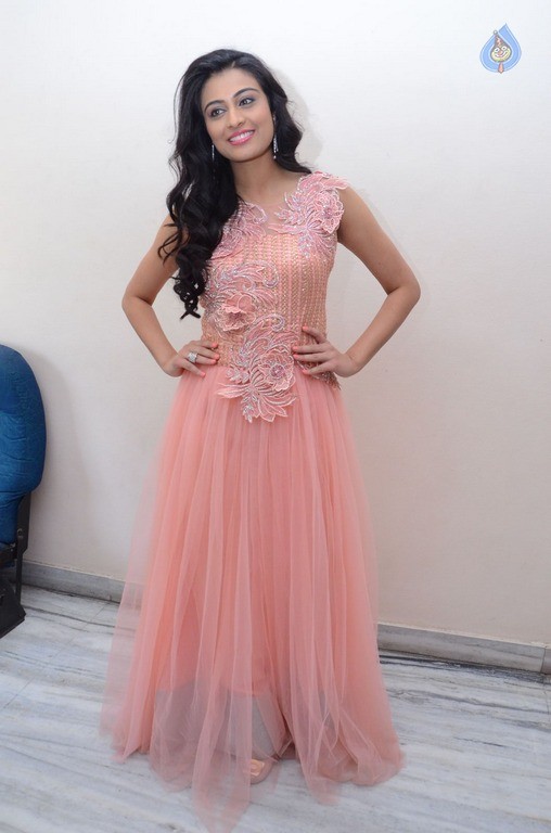 Neha Hinge New Gallery - 5 / 39 photos