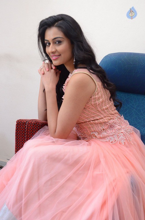 Neha Hinge New Gallery - 28 / 39 photos