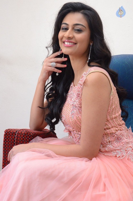 Neha Hinge New Gallery - 32 / 39 photos