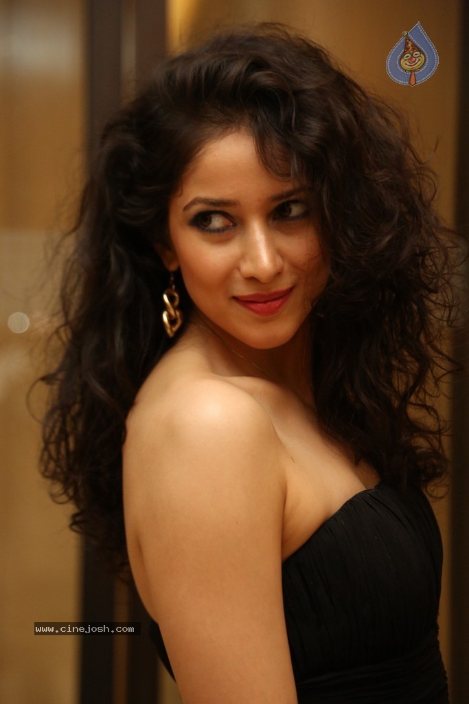 Neha Hot Photos - 45 / 75 photos