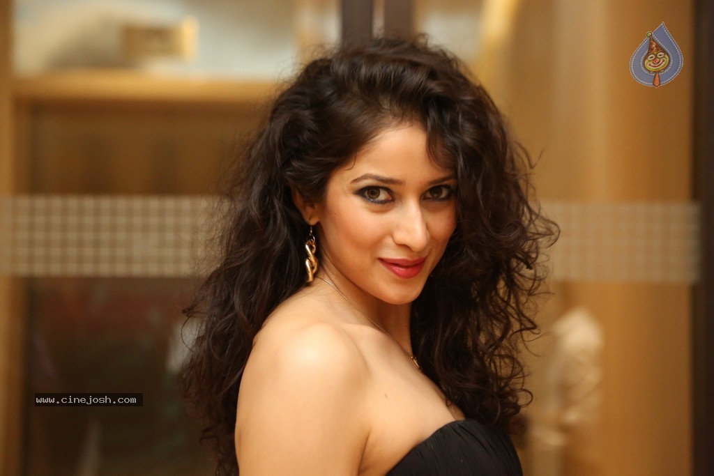 Neha Hot Photos - 52 / 75 photos