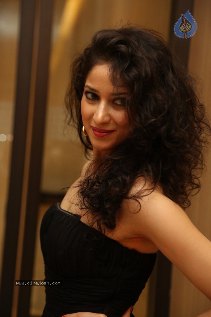 Neha Hot Photos - 55 / 75 photos