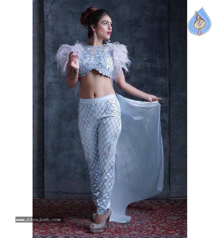 Neha Malik Latest Photos - 27 / 44 photos