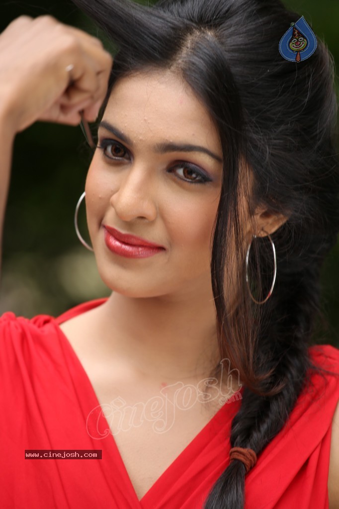 Neha Ratnakar Stills - 46 / 91 photos