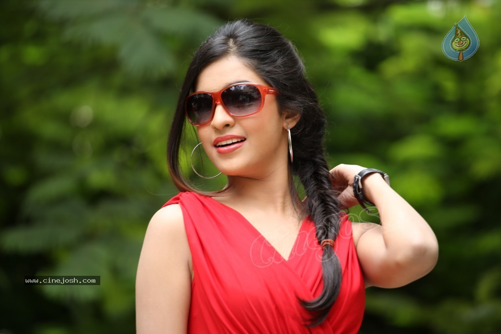 Neha Ratnakar Stills - 58 / 91 photos