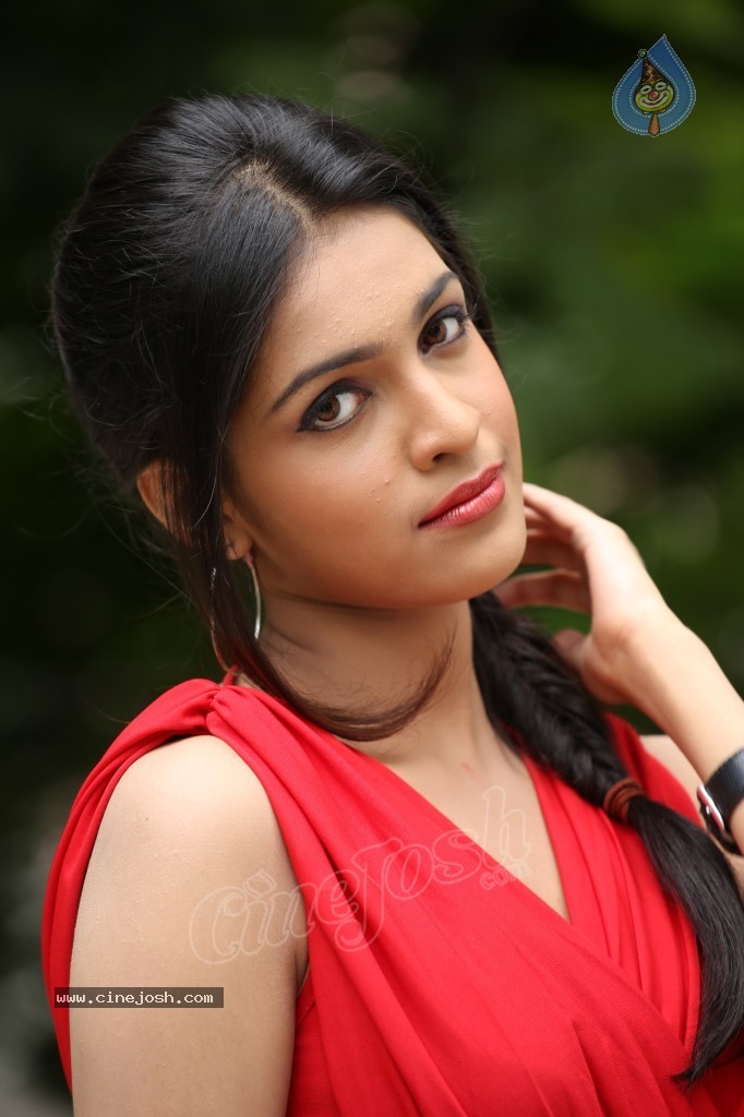 Neha Ratnakar Stills - 76 / 91 photos