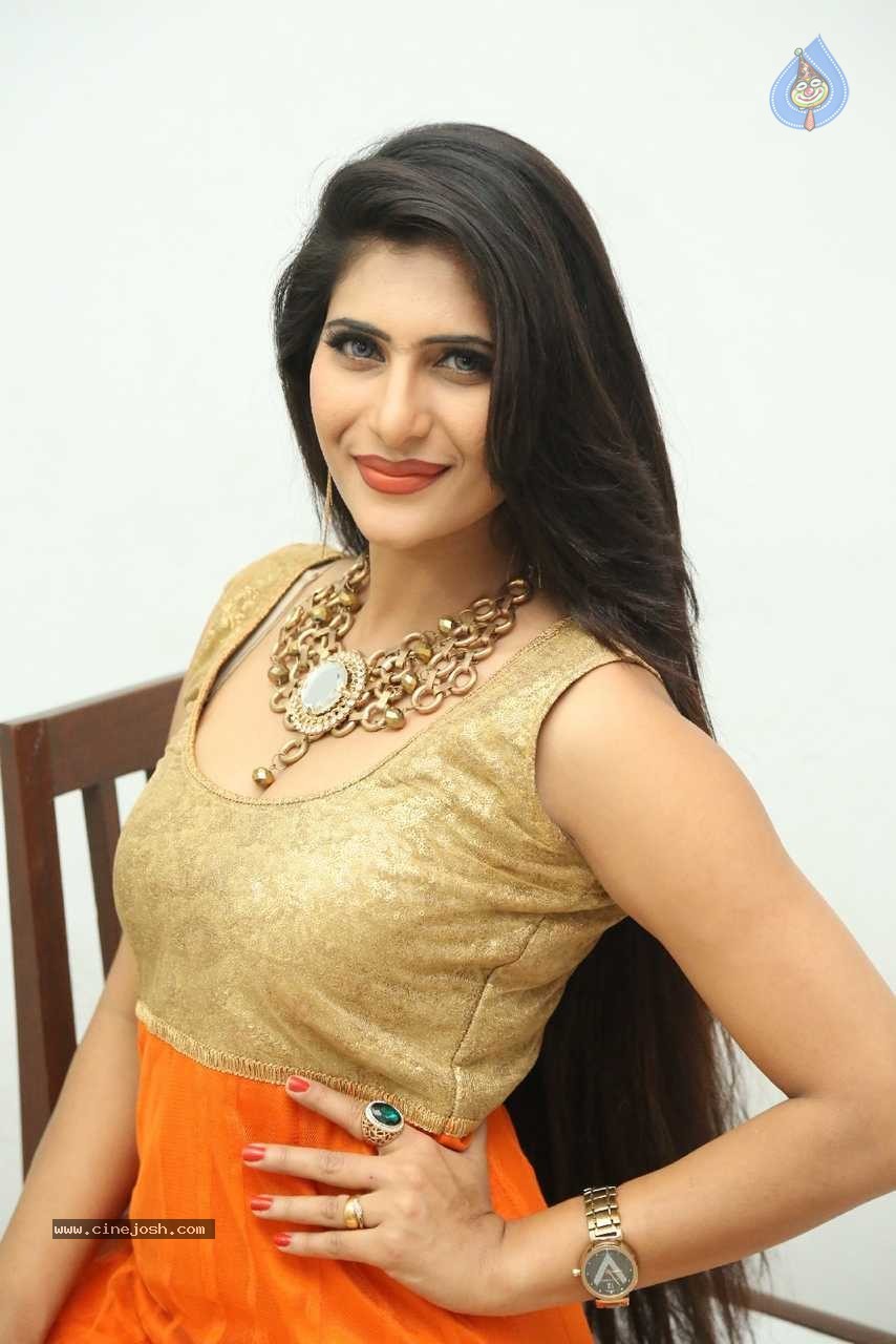 Neha Saxena Latest Photos - 24 / 57 photos